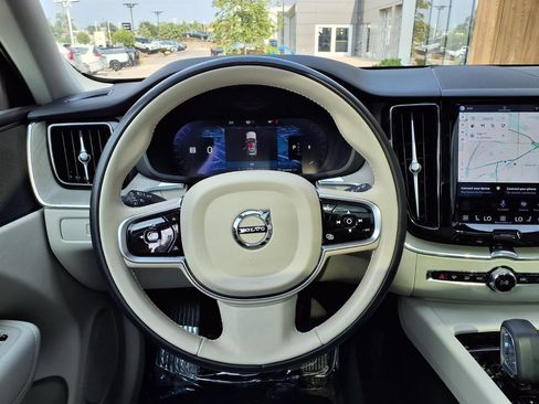 Used 2023 Volvo XC60 B5 Plus AWD/4WD image 15
