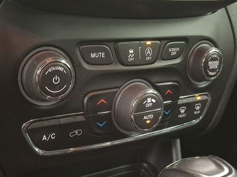 Used 2022 Jeep Cherokee Limited w/ Elite Package image 11