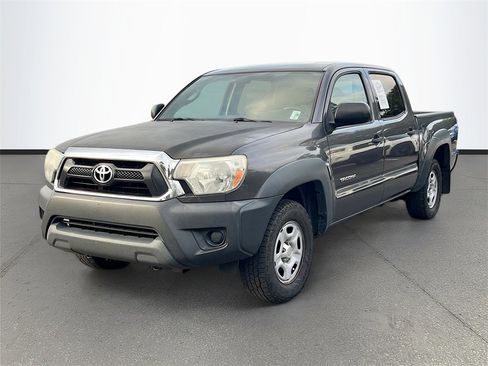 Used 2014 Toyota Tacoma Base image 3