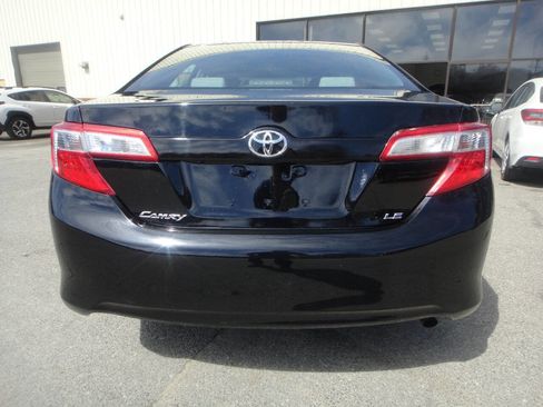 Used 2014 Toyota Camry LE image 5