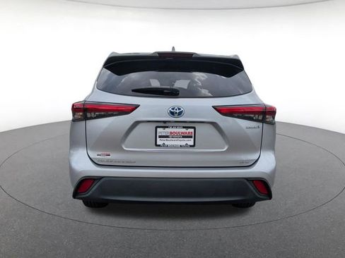 Used 2021 Toyota Highlander XLE FWD image 5