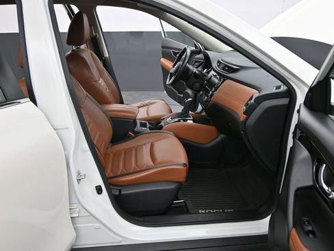 Used 2018 Nissan Rogue SL w/ Premium Package image 14