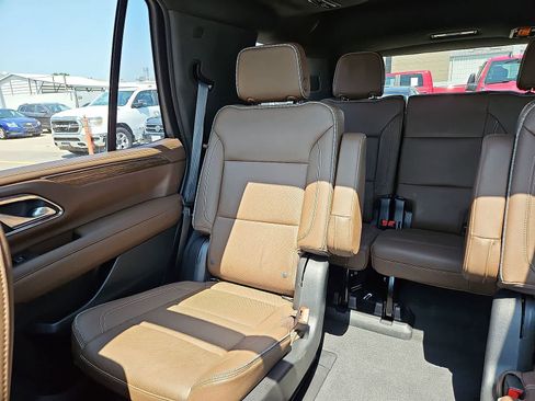Used 2022 Chevrolet Tahoe High Country AWD/4WD image 13