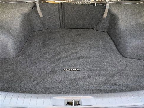 Used 2013 Nissan Altima 2.5 SL w/ Technology Pkg image 6