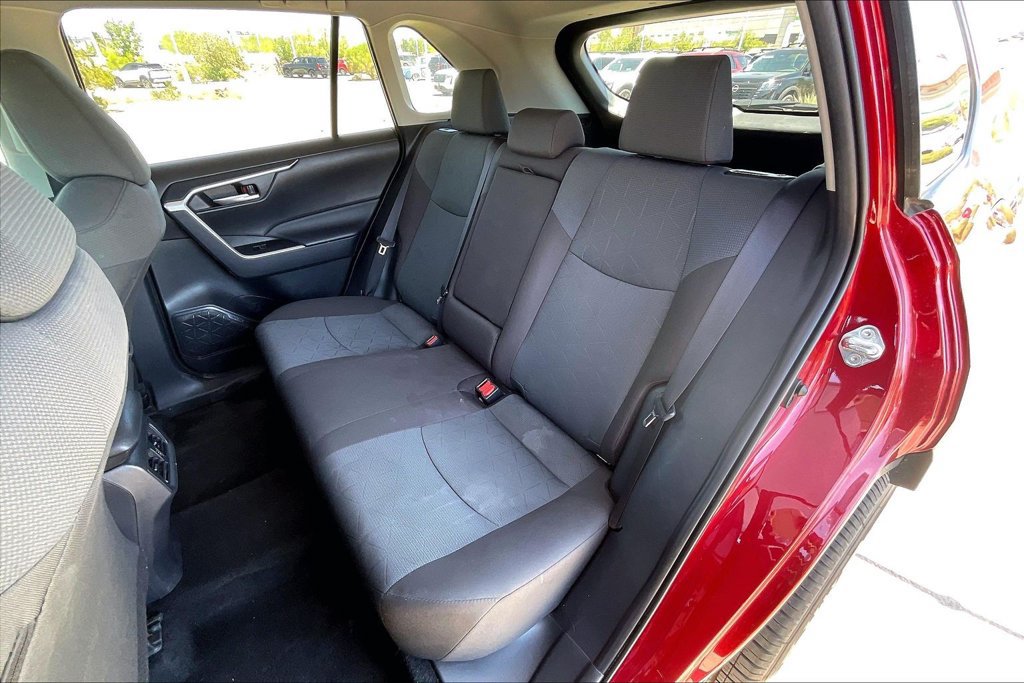 Used 2025 Toyota RAV4 XLE AWD/4WD image 25