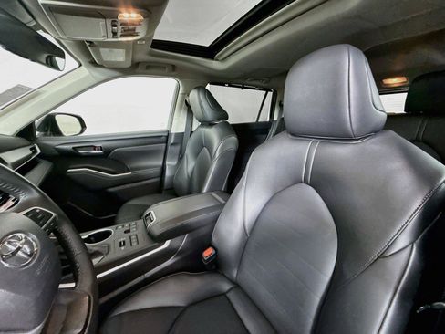 Certified 2026 Toyota Highlander XLE AWD/4WD image 3