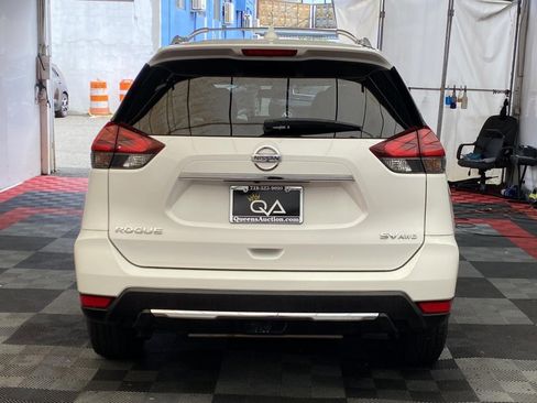 Used 2017 Nissan Rogue SV AWD/4WD image 5