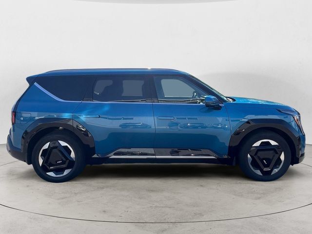 Used 2024 Kia EV9 Land AWD/4WD image 4
