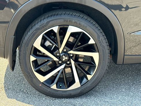 Used 2023 Mitsubishi Outlander SE image 17