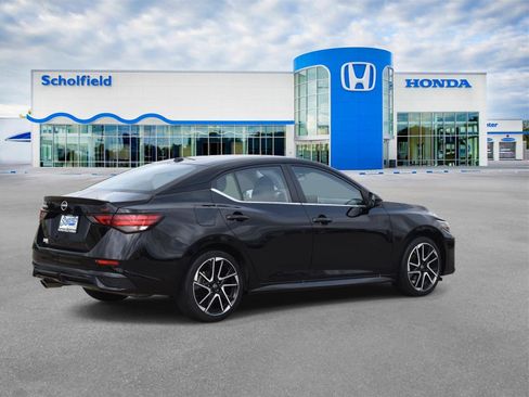 Used 2025 Nissan Sentra SR FWD image 3