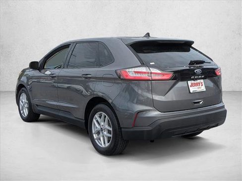Used 2021 Ford Edge SE image 5