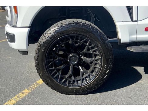 Used 2023 Ford F250 Lariat w/ Lariat Ultimate Package image 9