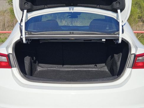 Used 2023 Chevrolet Malibu LT FWD image 9