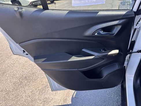 Used 2024 Chevrolet Trax RS w/ Sunroof Package FWD image 22