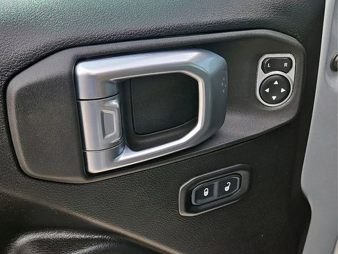 Used 2023 Jeep Wrangler Unlimited Rubicon 4xe w/ Cold Weather Group AWD/4WD image 18