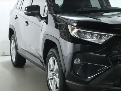 Used 2019 Toyota RAV4 XLE w/ Convenience Package FWD image 8
