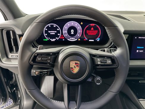 Certified 2025 Porsche Cayenne image 20