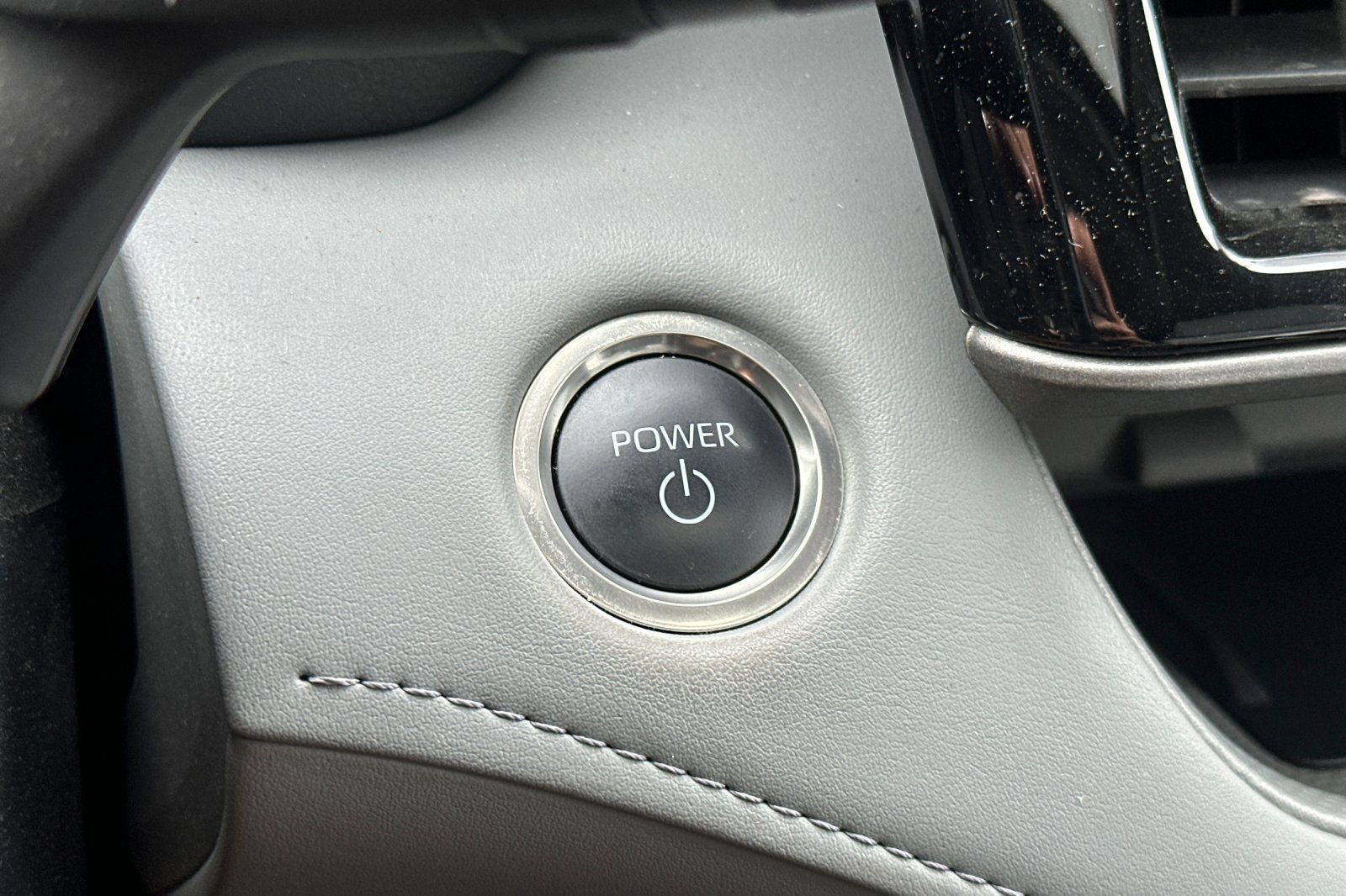 Used 2025 Toyota Highlander XLE AWD/4WD image 36