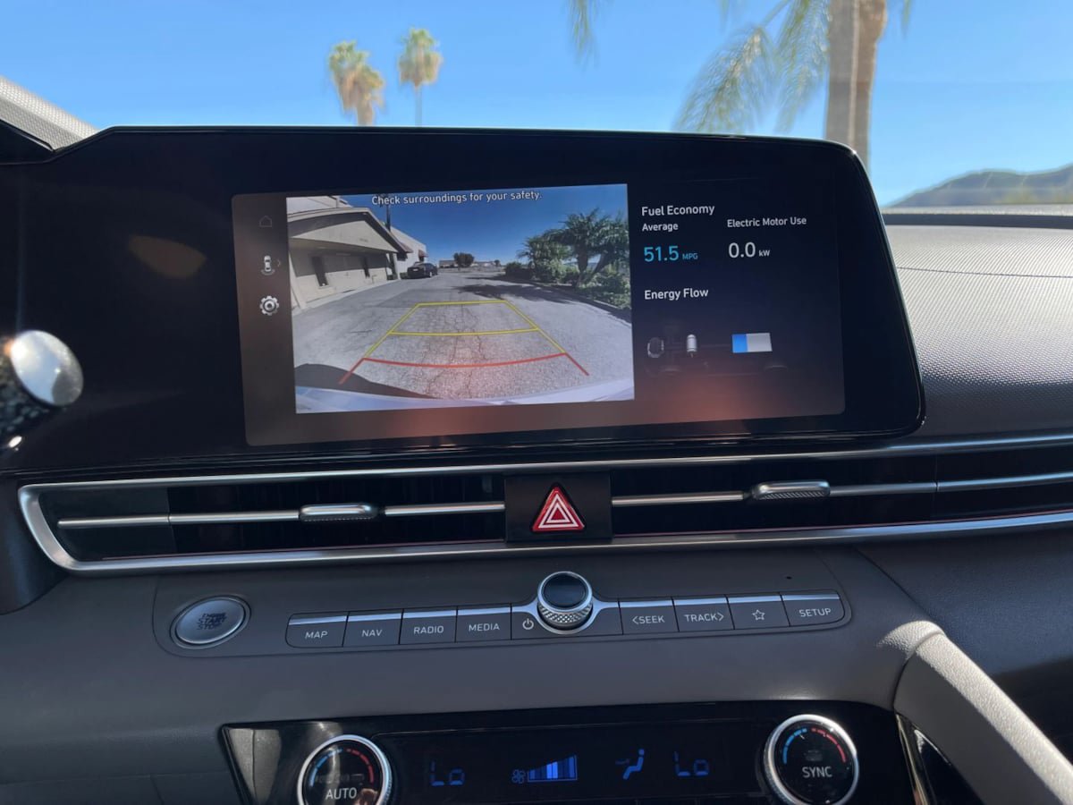Used 2024 Hyundai Elantra Blue FWD image 9