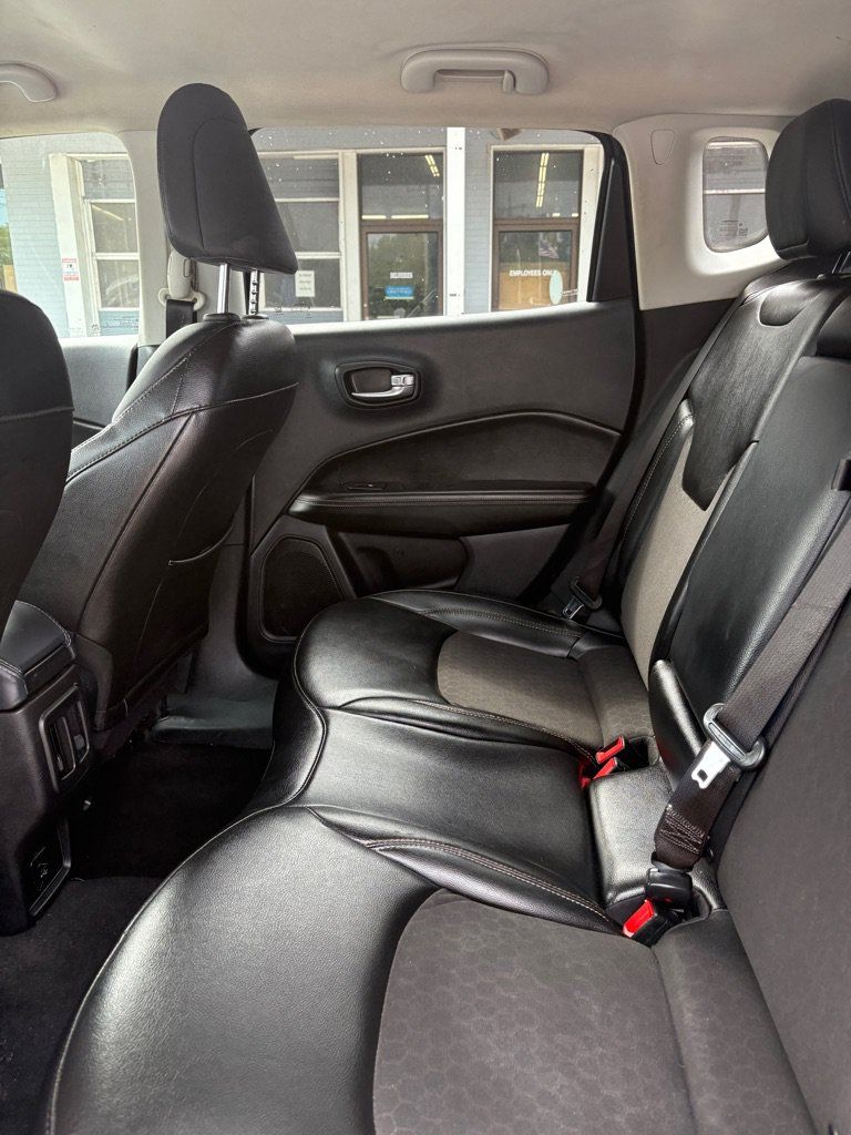 Used 2020 Jeep Compass Latitude w/ Cold Weather Group AWD/4WD image 11