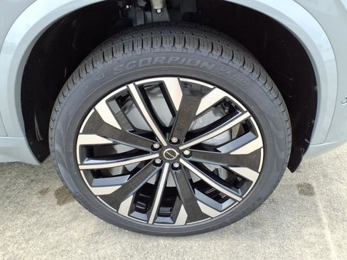 New 2026 Volvo XC90 B6 Plus w/ Protection Package Premier image 9
