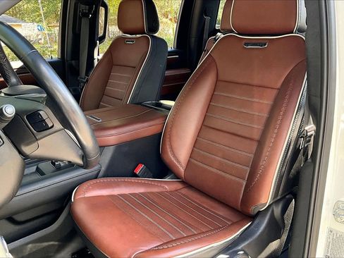 Used 2024 GMC Sierra 2500 Denali Ultimate image 18