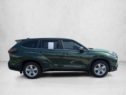 Used 2024 Toyota Highlander LE image 4