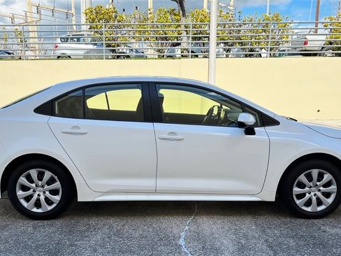 Used 2022 Toyota Corolla LE image 6
