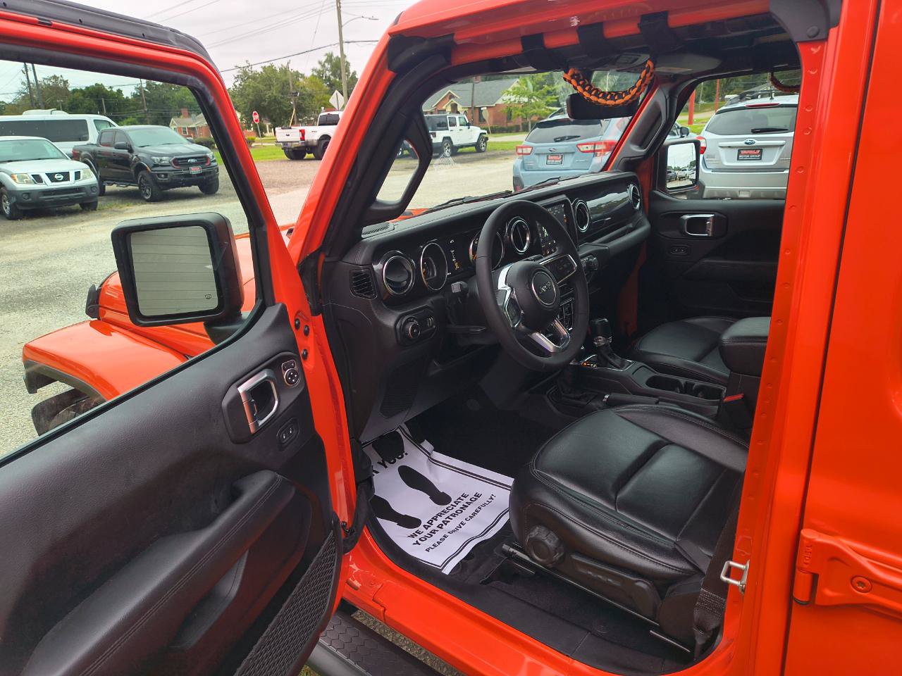 Used 2023 Jeep Wrangler Unlimited Sahara AWD/4WD image 13