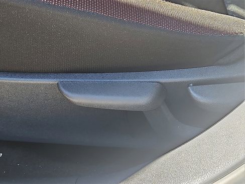 Used 2025 Nissan Versa SR w/ Trunk Package image 18