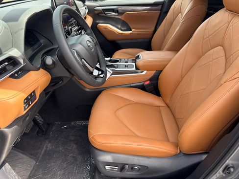 New 2026 Toyota Highlander Platinum image 26