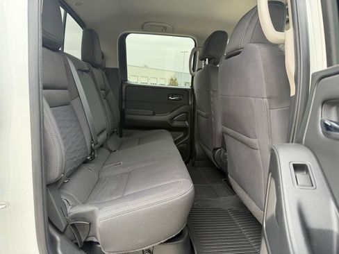 Used 2022 Nissan Frontier SV image 12