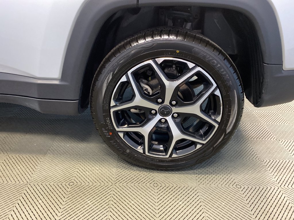 Certified 2025 Jeep Compass Limited AWD/4WD image 33