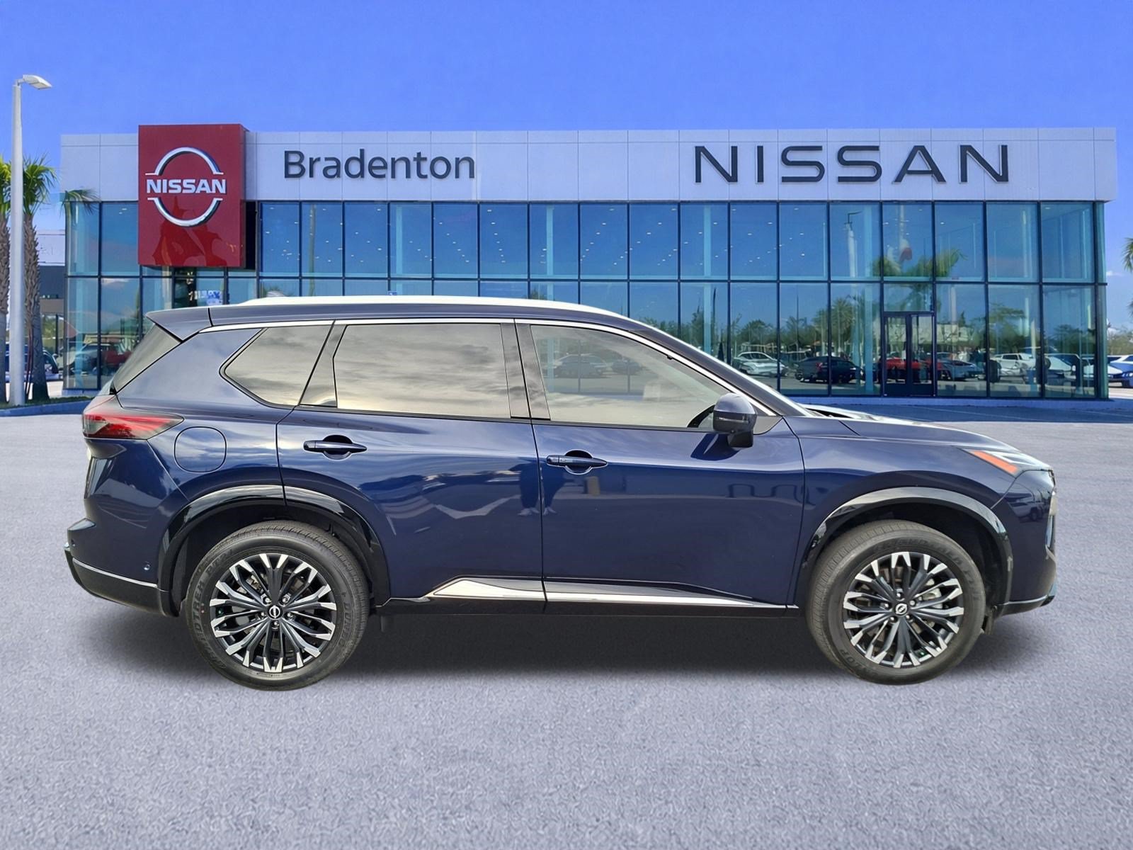 Certified 2025 Nissan Rogue Platinum w/ Tech Package FWD image 4