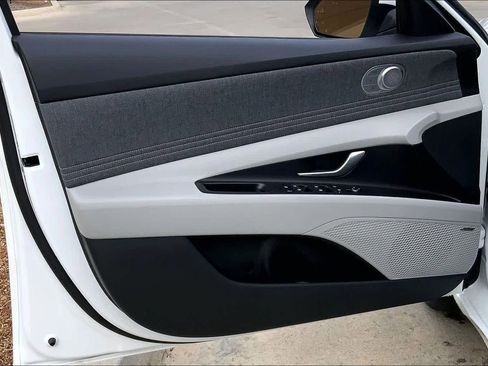 New 2026 Hyundai Elantra Limited FWD image 10