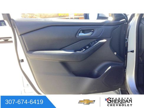 Used 2025 Nissan Rogue SV AWD/4WD image 18