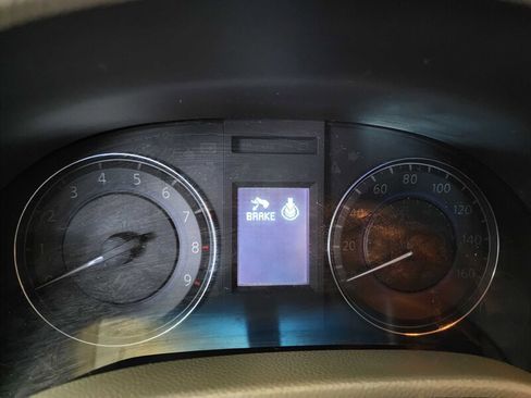 Used 2011 INFINITI G25 x w/ Moonroof Pkg image 13