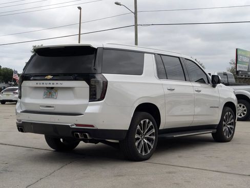 Used 2025 Chevrolet Suburban High Country image 3