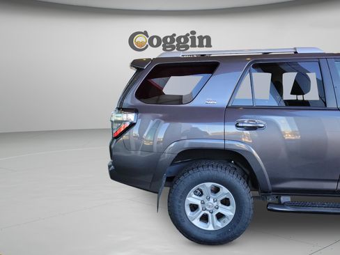 Used 2018 Toyota 4Runner SR5 image 28