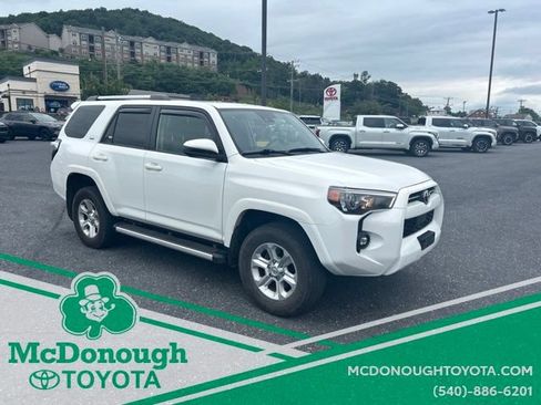 Used 2022 Toyota 4Runner SR5 AWD/4WD image 5