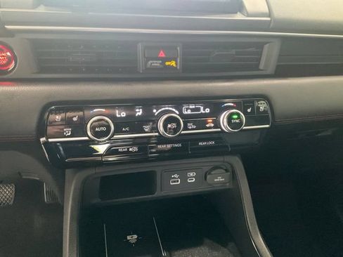 Certified 2025 Honda Pilot Black Edition image 15
