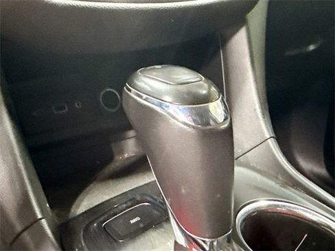 Used 2019 Chevrolet Equinox LT image 18