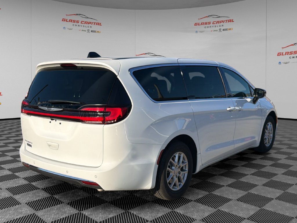 Used 2026 Chrysler Pacifica Select FWD image 7