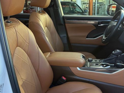 Used 2022 Toyota Highlander Platinum image 20