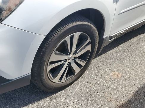 Used 2018 Subaru Outback 2.5i Limited image 6