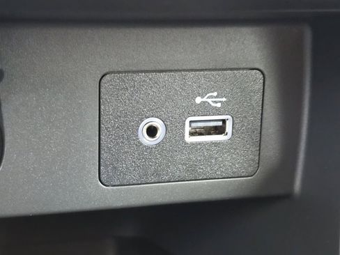 New 2025 Nissan Versa SV w/ Trunk Package image 4