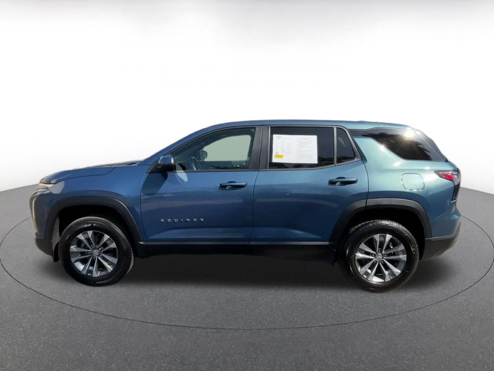 Used 2025 Chevrolet Equinox LT FWD image 8