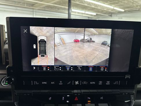 Used 2025 GMC Hummer EV 3X w/ LPO, Illumination Package AWD/4WD image 18