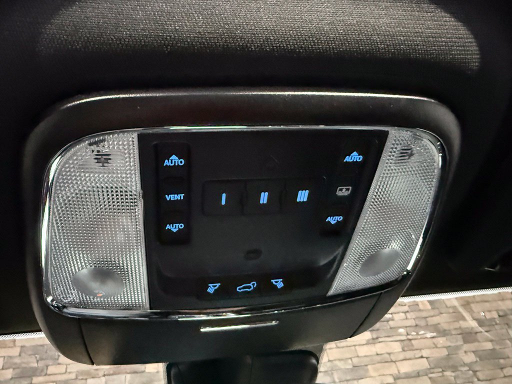 Used 2018 Jeep Grand Cherokee Overland AWD/4WD image 30