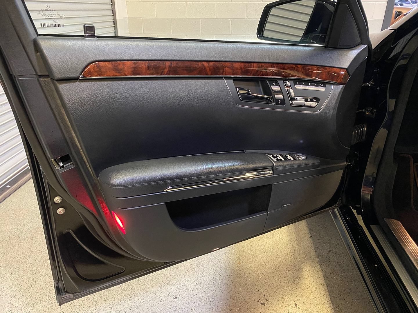 Used 2010 Mercedes-Benz S 550 4MATIC image 32